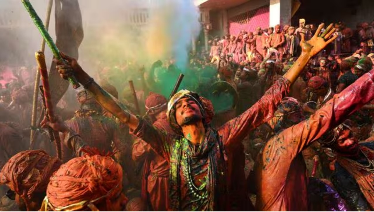 Holi 2025 bank holiday today: Are banks open or closed today on 14 March 2025 for Holi celebration.