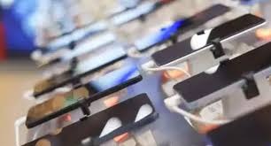 India Surpasses China in Smartphone Exports for First Time in 2025