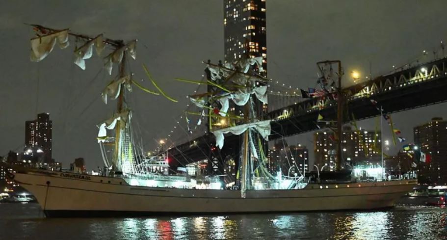 Two Dead as Mexican Navy Ship Collides with Brooklyn Bridge
