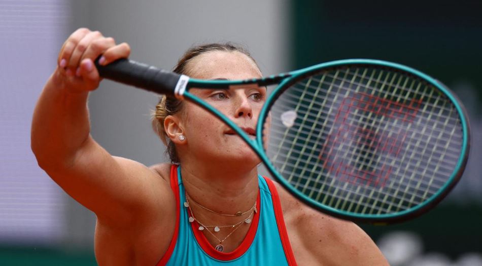 French Open 2025: Top seed Sabalenka powers past Anisimova to reach last eight.