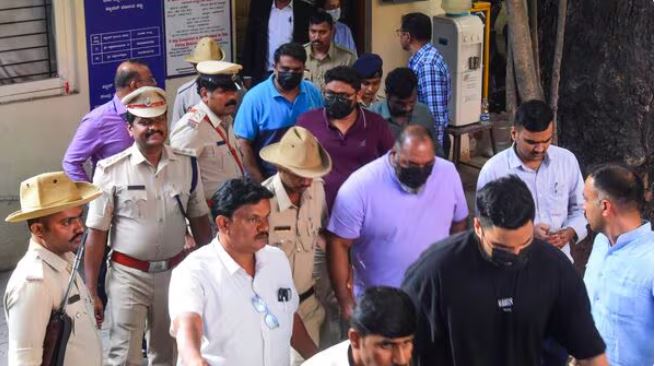 Bengaluru Stampede: RCB Owner Files Petition in Karnataka High Court to Quash Criminal Case  In a significant legal development, the owner of the Royal Challengers Bangalore (RCB) cricket team has approached the Karnataka High Court seeking to quash the c