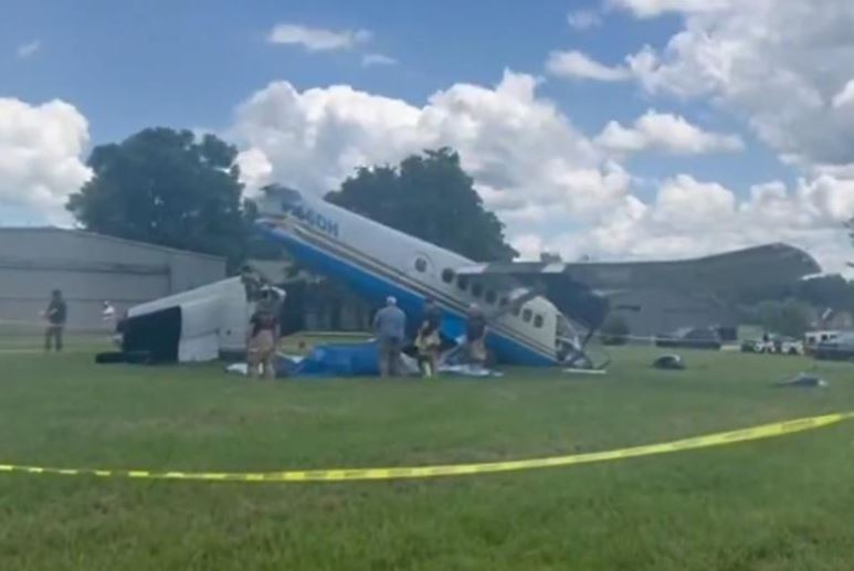"Wrecked Twin Otter skydiving plane after aborted take-off at Tennessee airstrip"