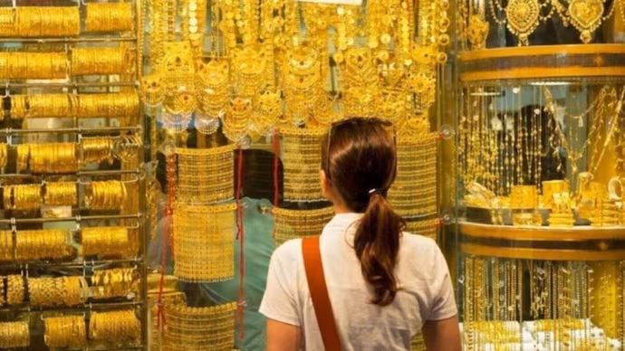 Gold price chart showing stability amid Israel-Iran conflict"