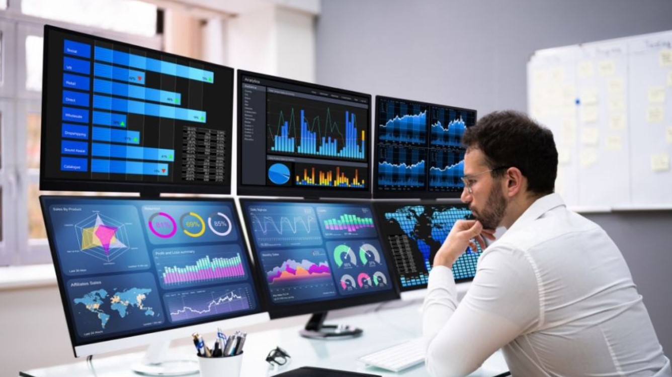“Indian stock market dashboard highlighting SpiceJet, Adani Ports, Adani Green Energy, and Hindustan Zinc”