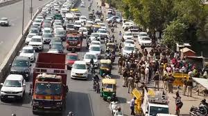 Traffic congestion in Delhi with overlay text on diesel and petrol car ban rules