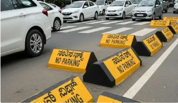 "Traffic advisory sign near Vidhana Soudha for Yoga Day 2025 parking ban in Bengaluru"