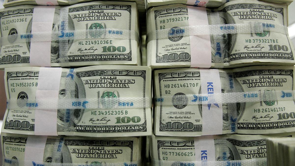 Line chart showing increase in India’s forex reserves to $698.95 billion in June 2025