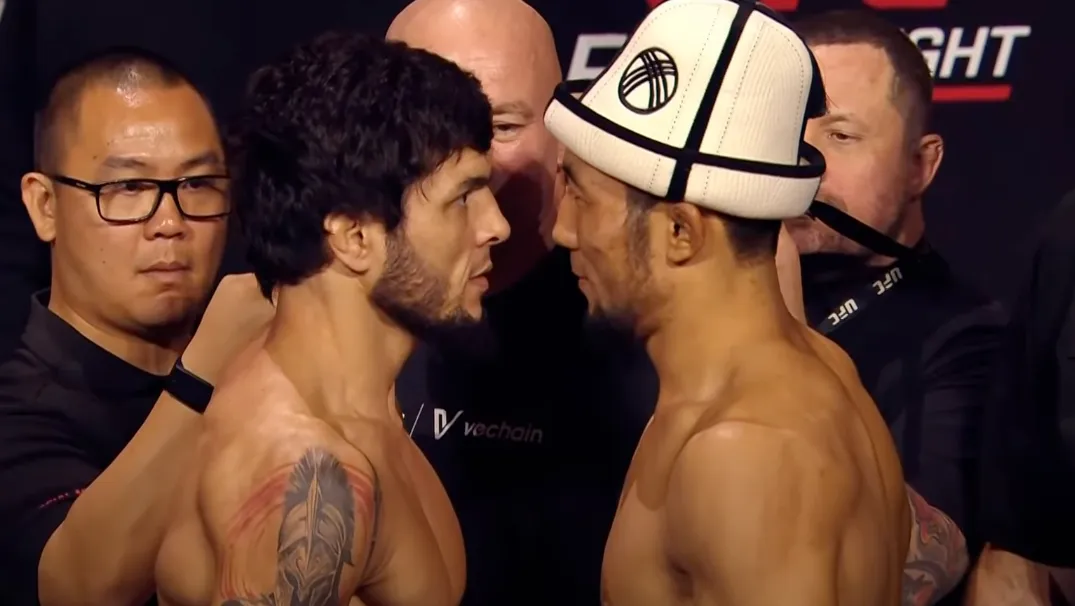 Myktybek Orolbai applying submission on Tofiq Musayev at UFC Baku