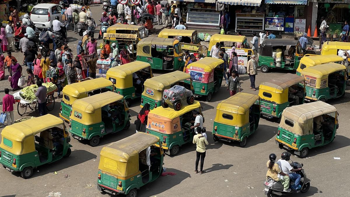 Bengaluru traffic police checking documents of autorickshaw drivers on city streets