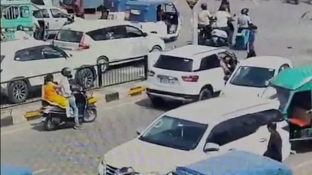 Police officer slaps Army Colonel in Lucknow for objecting to wrong-side driving