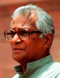 George Fernandes speaking at a rally during the 1974 railway strike