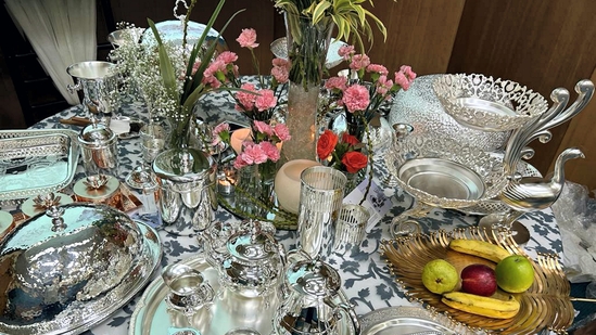 Politicians at Mumbai conclave with silver dining setup