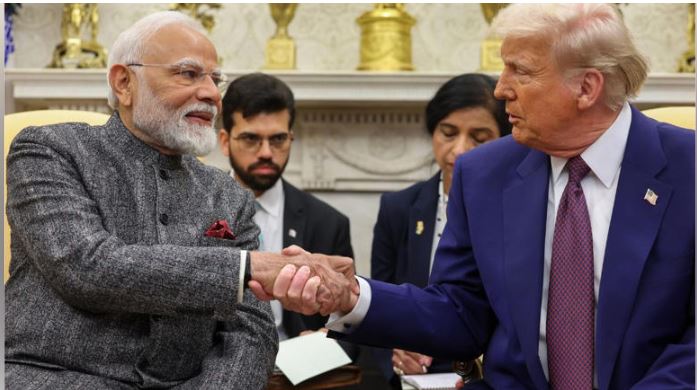 Map of India with symbols showing independent defense strategy and absence of foreign military bases