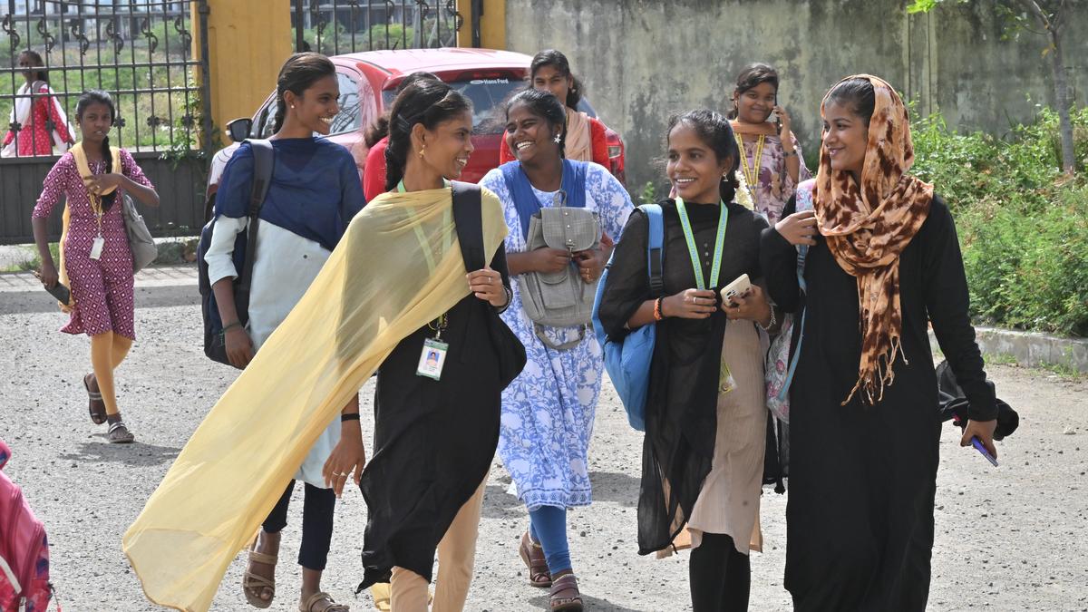 “Group of Chennai students studying together and preparing early for competitive exams”