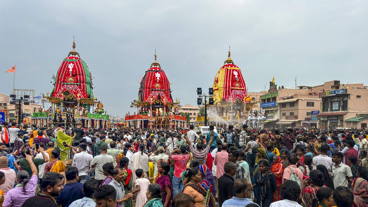 Crowd chaos during Puri Jagannath Rath Yatra stampede with emergency responders on site