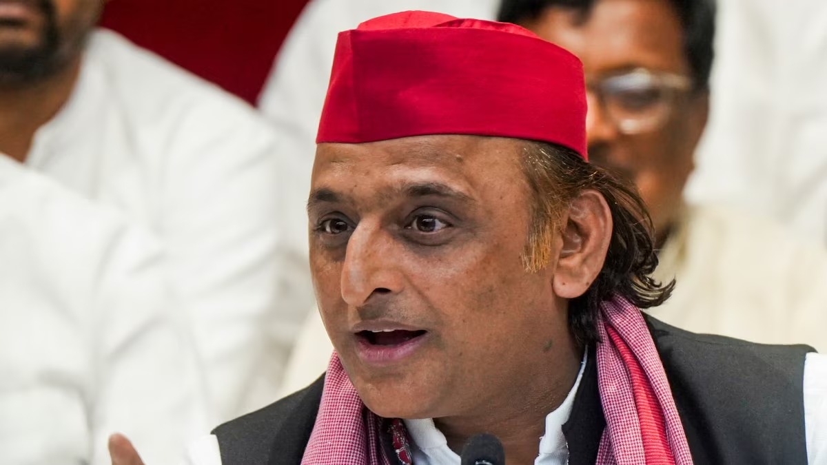 Akhilesh Yadav addresses gathering, makes statement on kathavachak fees.