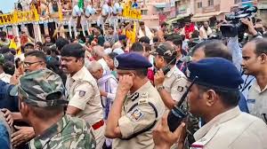 Crowd chaos during Puri Rath Yatra stampede, showing lack of police and ambulance on-site