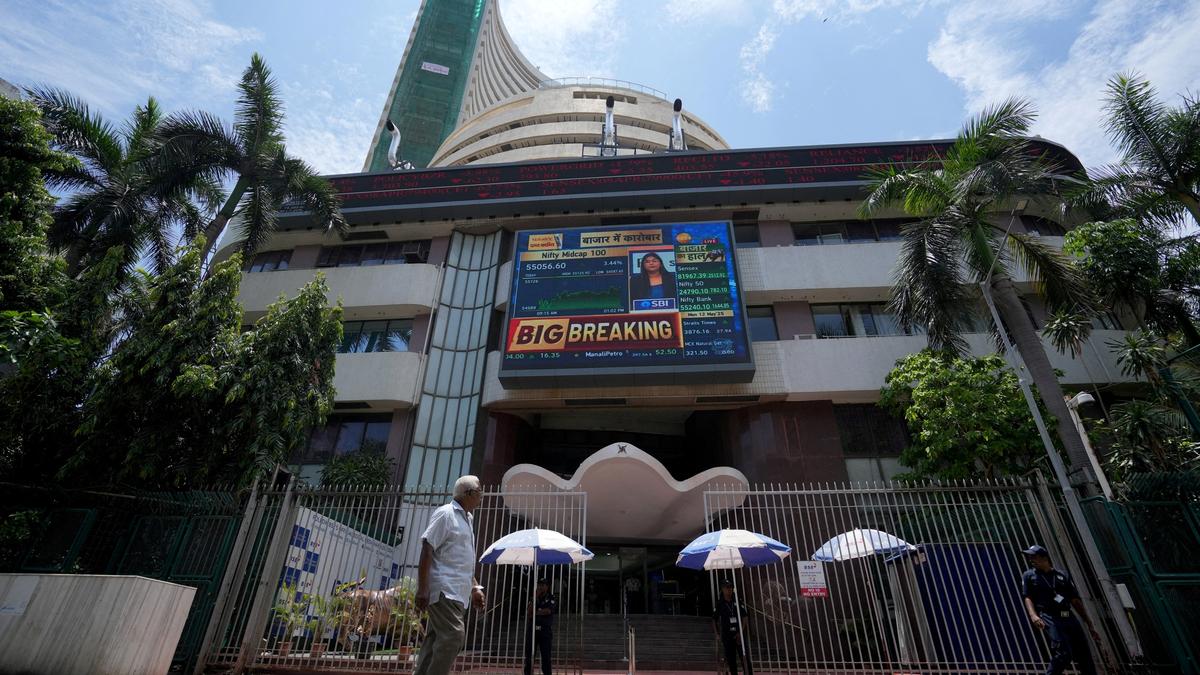 Stock market graph showing decline after a rally with bank stocks in focus