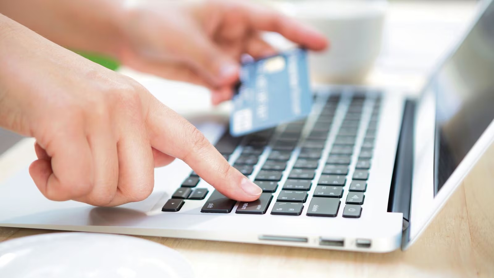 Man reading EMI breakdown on Vizzve Finance app – loan truth India