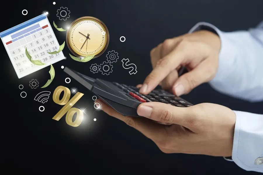 Indian man using Vizzve EMI Planner on a phone to calculate loan repayment