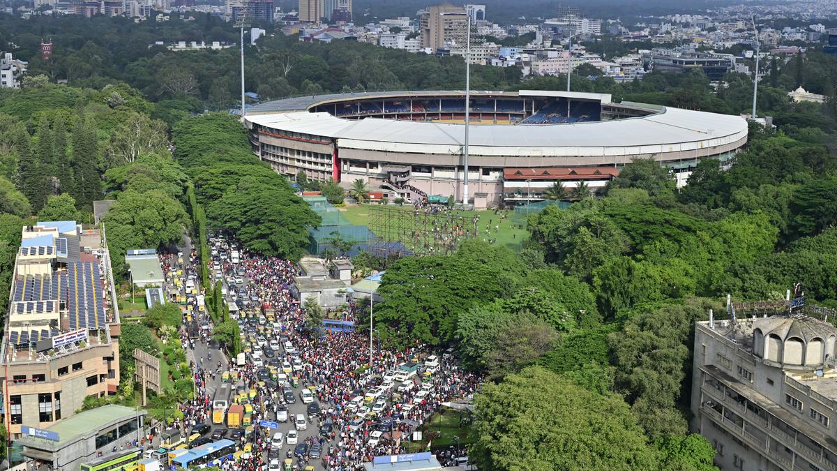 Crowd management during Bengaluru stampede at RCB event