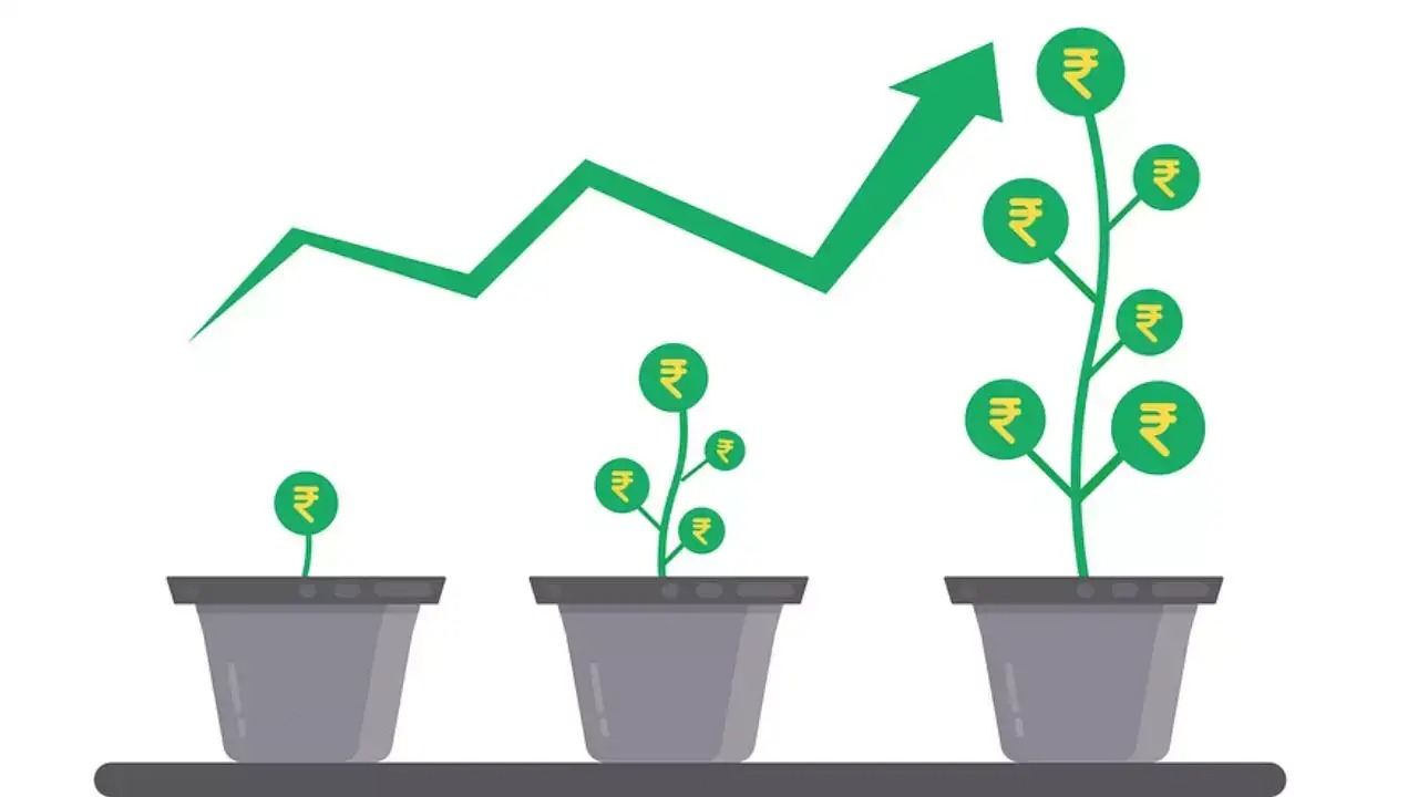 Indian man tracking monthly finances and building wealth through financial discipline with Vizzve tools