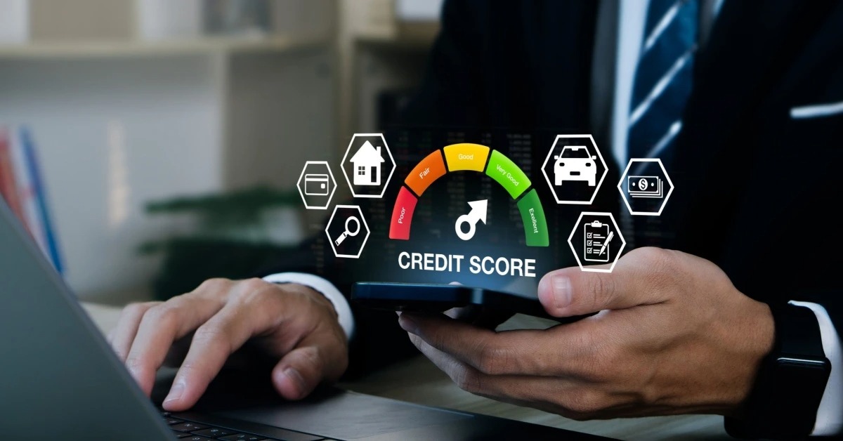 Young Indian professional reviewing CIBIL credit report on laptop with Vizzve Finance dashboard open.