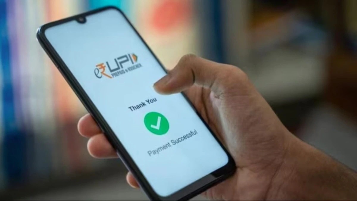 Smartphone screen showing UPI-based instant loan approval on Vizzve app