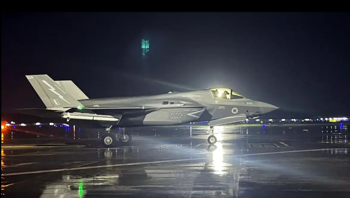 British F-35 fighter jet parked on runway in Kerala with thank-you note from locals