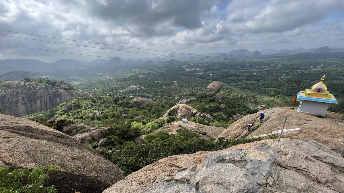 Dry cracked soil and water scarcity in Karnataka’s hard rock region
