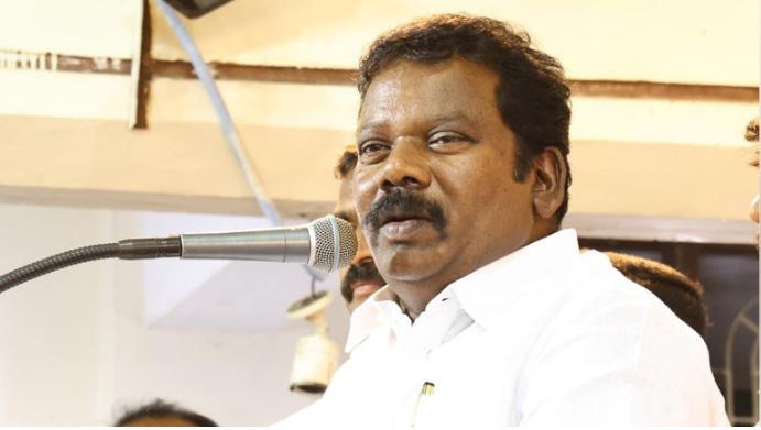 Tamil Nadu Congress chief K Selvaperunthagai outside Kancheepuram temple