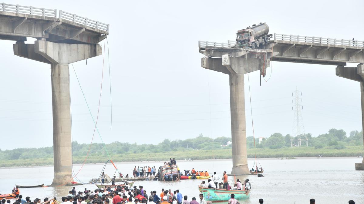 Collapsed bridge in Vadodara with rescue teams at Mahisagar River