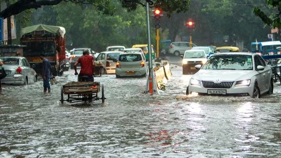 Cars stuck in waterlogged roads of Gurugram after heavy rainfall in Delhi-NCR
