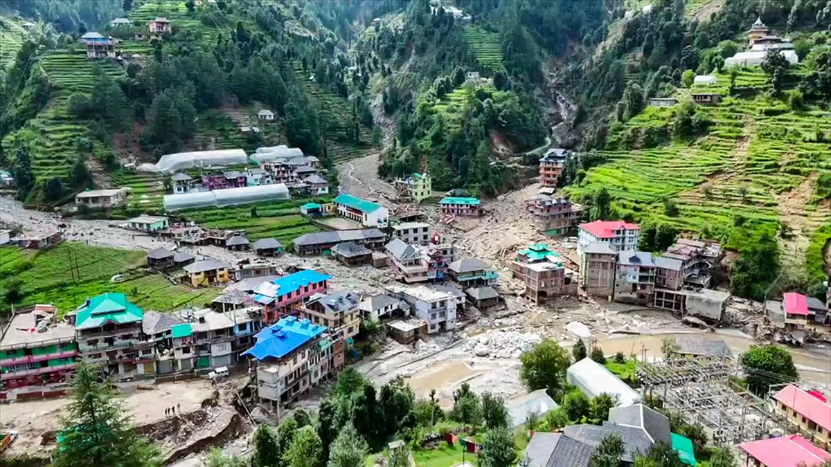 Pet dog alerting villagers during Mandi cloudburst flash floods