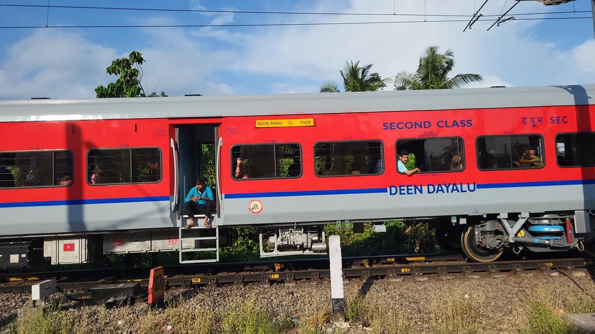 “Indian Railways station board of SMVT Bengaluru with Express train icons for Kannur, Ernakulam, and Nanded routes”