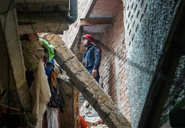 Rescue teams at the site of the 4-storey building collapse in Delhi's Welcome area