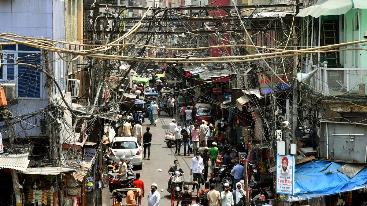 rekha-gupta-delhi-overhead-wire-free-drive