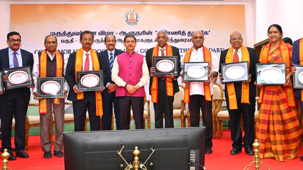 governor-felicitates-doctors-raj-bhavan-ceremony
