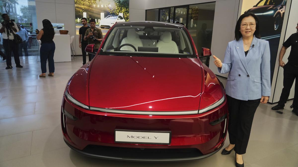 Tesla Model Y outside Mumbai Experience Centre with Indian customers – Vizzve Finance coverage