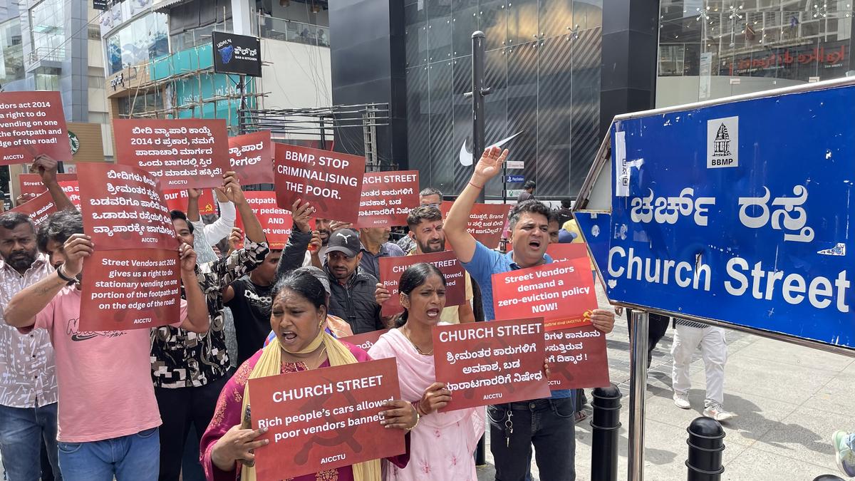Street vendors protesting on Church Street demanding end to official harassment – Vizzve Local News