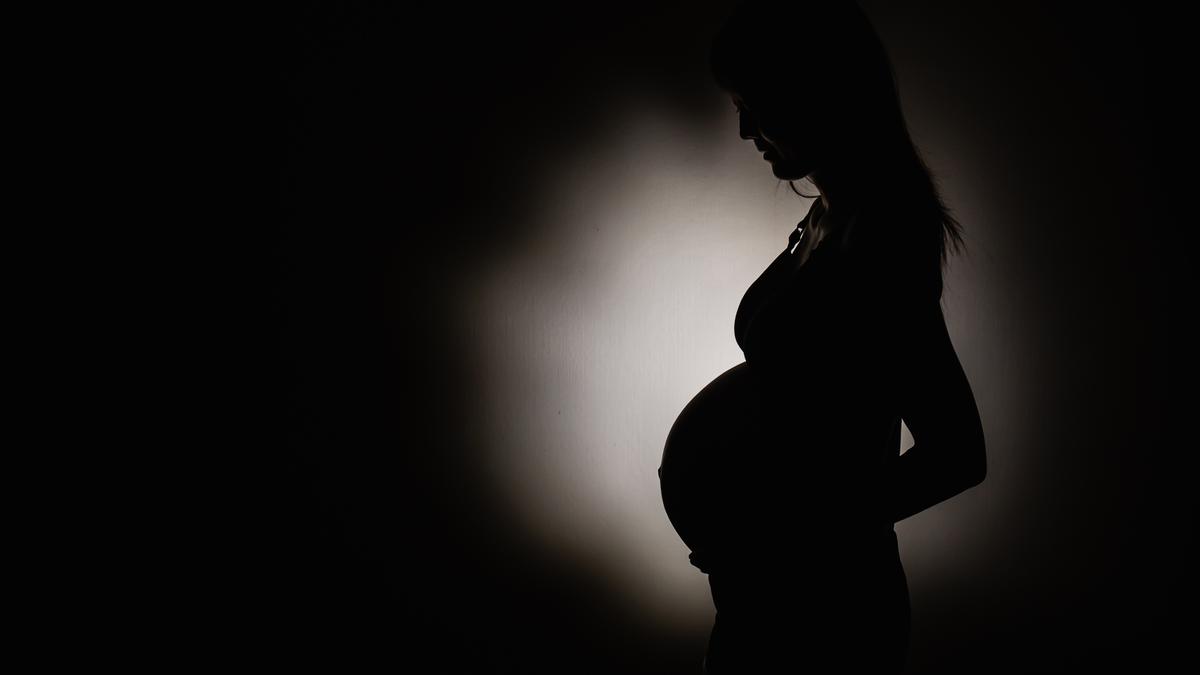 Police investigate bus in Maharashtra after newborn thrown out and dies following birth on board.