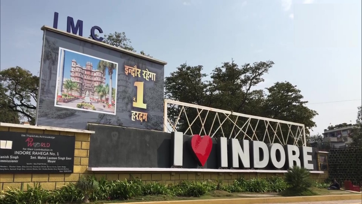 Indore city clean streets with Swachh Survekshan banner 2025