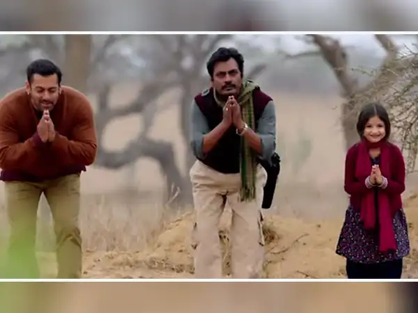 Salman Khan’s character Pavan in Bajrangi Bhaijaan holding Munni, symbolizing peace beyond borders