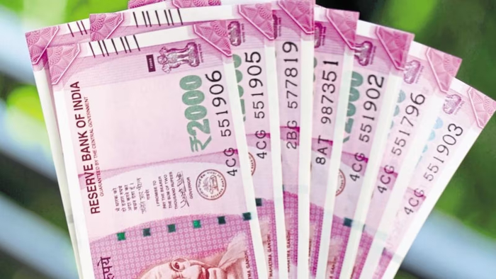 ₹2000 note ban teaches importance of emergency funds - Vizzve Finance