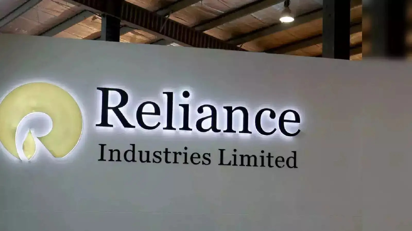 Reliance Q1 FY26 results with Jio and Retail performance highlighted by Vizzve Finance