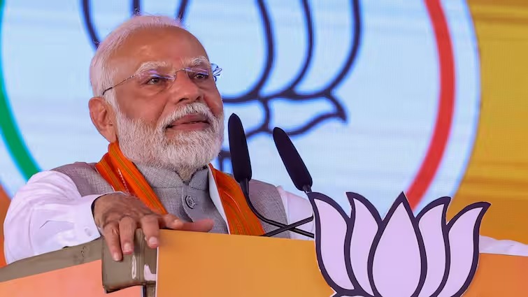 PM Modi at Motihari launching ₹7,200 Cr development projects including trains and roads