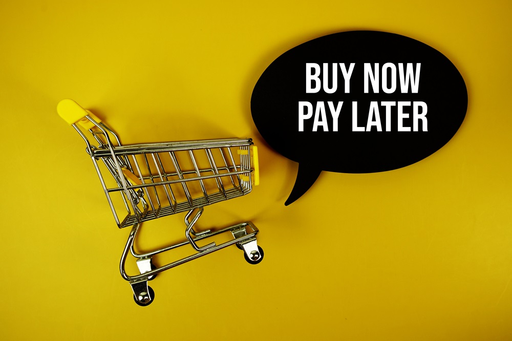 A shopper using BNPL at a checkout with the Vizzve Finance logo