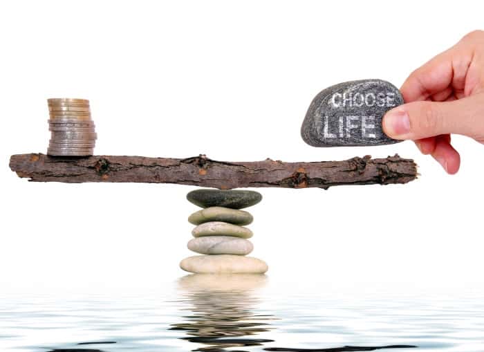 An Indian shopper pausing with a thoughtful expression before purchasing, with overlay text: “Spend Smarter, Live Better – Vizzve Lifestyle Series”.