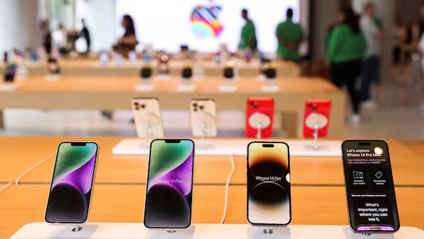 Made-in-India smartphones dominate U.S. imports in 2025 as Apple and Samsung shift production from China to India