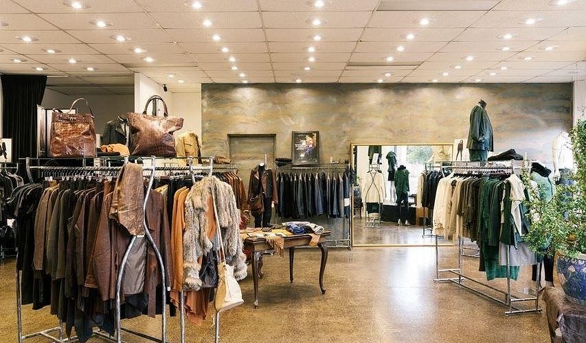 An Indian woman confidently posing in a chic outfit with text overlay: “Budget Fashion, Luxe Vibes – Vizzve Finance x Lifestyle”